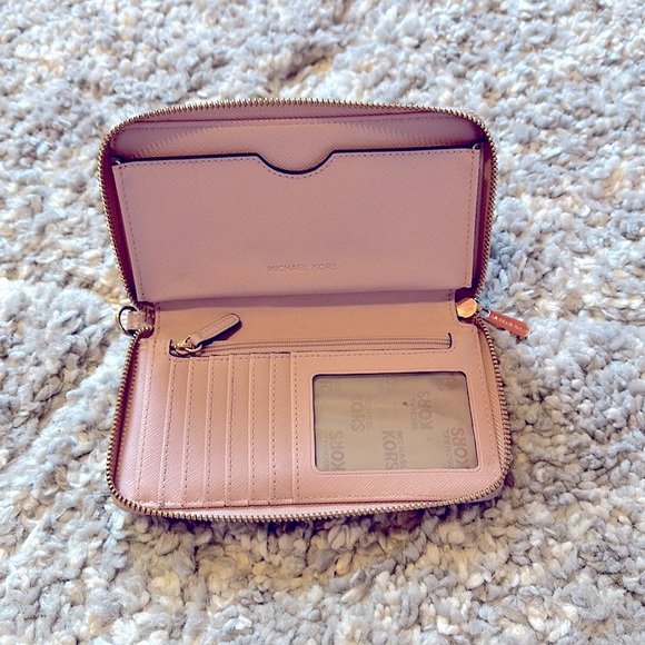 (SOLD) Michael Kors light pink medium sized wallet - Picture 2 of 3